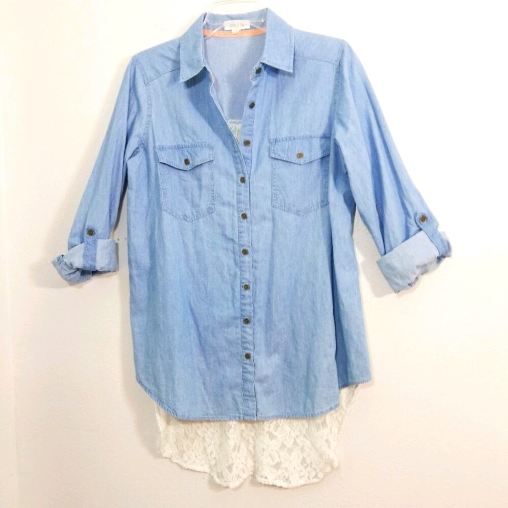 Taylor & Sage chambray high low lace back shirt M